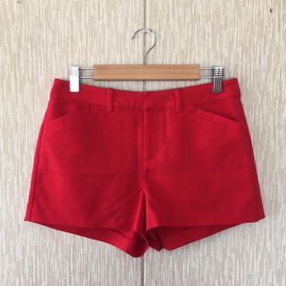 エイチアンドエム(H&M)のH&M　ショートパンツ　レッド　〜即日発送も可能〜(ショートパンツ)