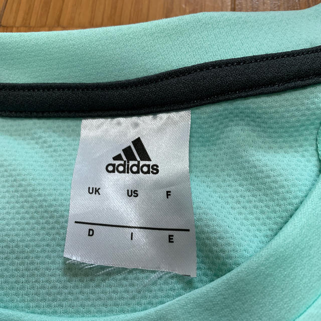 adidas(アディダス)のadidasガールズTシャツ140cm キッズ/ベビー/マタニティのキッズ服女の子用(90cm~)(Tシャツ/カットソー)の商品写真