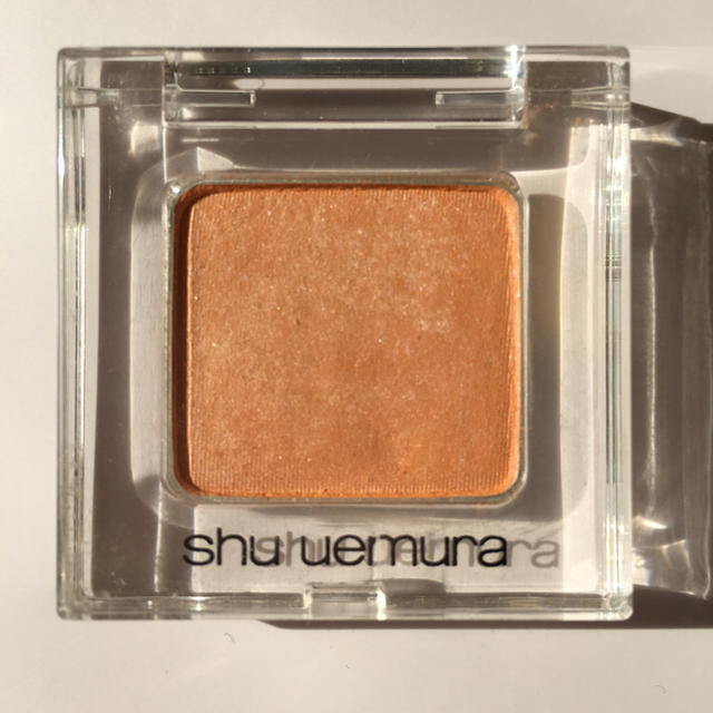 shu uemura(シュウウエムラ)のshuuemuraプレスドアイシャドーN コスメ/美容のベースメイク/化粧品(アイシャドウ)の商品写真