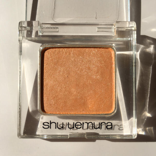 shu uemura(シュウウエムラ)のshuuemuraプレスドアイシャドーN コスメ/美容のベースメイク/化粧品(アイシャドウ)の商品写真