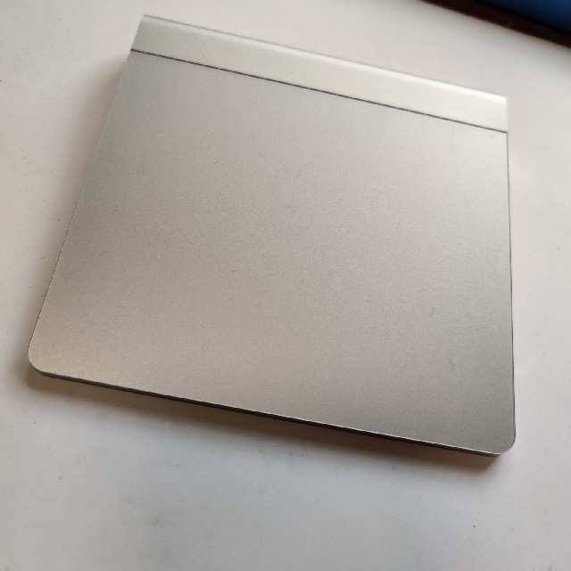 Apple(アップル)のApple Magic Trackpad MC380J/A スマホ/家電/カメラのPC/タブレット(PC周辺機器)の商品写真