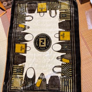 フェンディ(FENDI)のTAKAKO様専用　FENDI 膝掛け　ハーフケット(毛布)