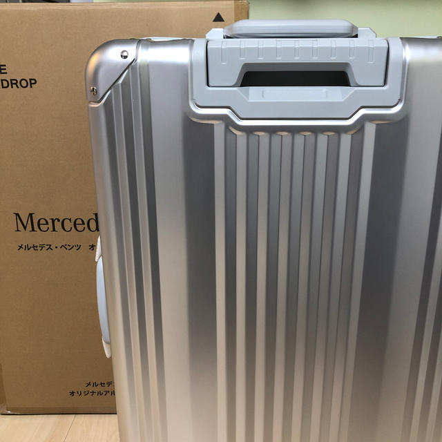 【しほ様専用】メルセデスベンツ　アルミスーツケース メンズのバッグ(トラベルバッグ/スーツケース)の商品写真