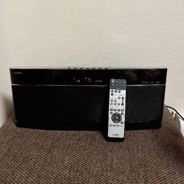 ONKYO(オンキヨー)のONKYO CBX-500 CDチューナーアンプシステム iPod Dock搭載 スマホ/家電/カメラのオーディオ機器(ポータブルプレーヤー)の商品写真