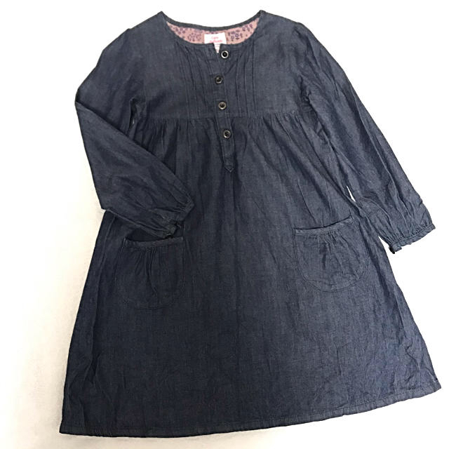 UNIQLO(ユニクロ)のユニクロ　デニムワンピース　130 キッズ/ベビー/マタニティのキッズ服女の子用(90cm~)(ワンピース)の商品写真