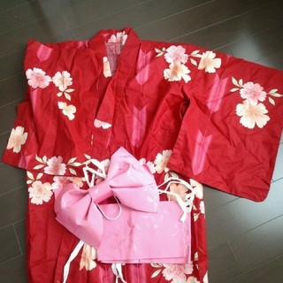 浴衣　赤　ピンク、白の花柄(浴衣)