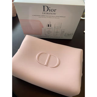 Dior ディオールスノー エッセンス ＋ ピンクポーチ
