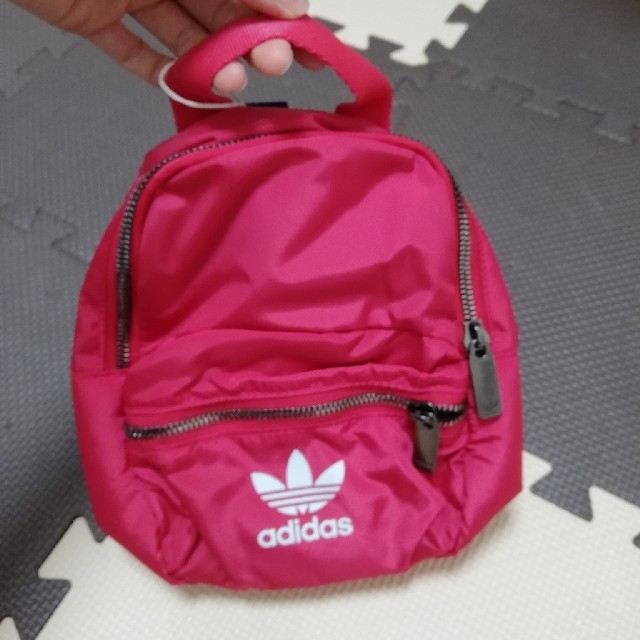 adidas(アディダス)の新品タグつきadidasトレフォイル　リュック レディースのバッグ(リュック/バックパック)の商品写真