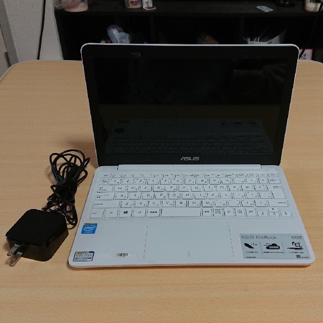 ASUS X205TA ホワイト