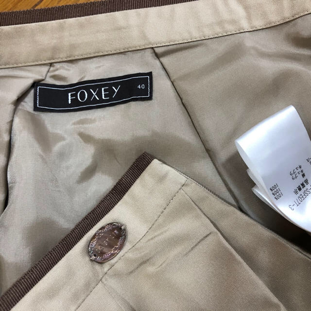 FOXEY(フォクシー)の美品 フォクシー FOXEY スカート ベルフラワー 40 M ベージュ 膝丈 レディースのスカート(ひざ丈スカート)の商品写真