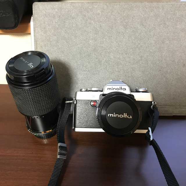 KONICA MINOLTA(コニカミノルタ)のMINOLTA XG-E フィルムカメラ 28mm・50-135ｍｍレンズ２個付 スマホ/家電/カメラのカメラ(フィルムカメラ)の商品写真