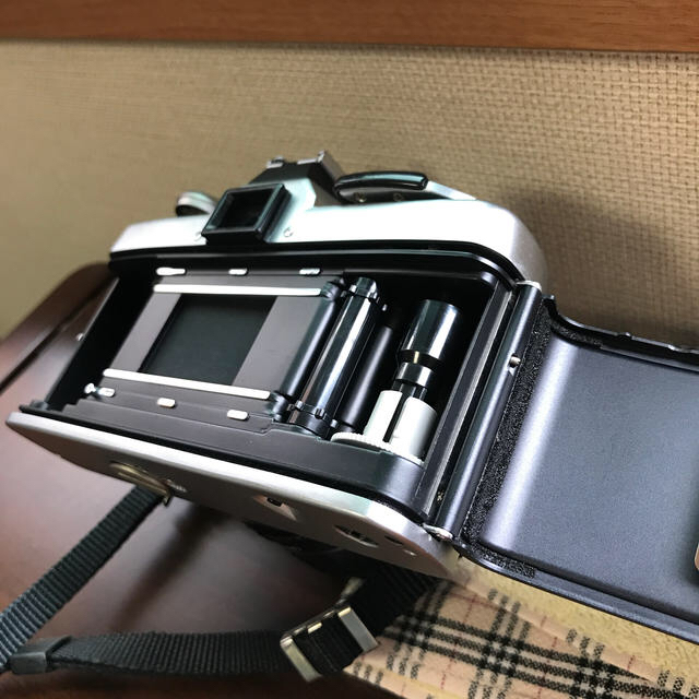 KONICA MINOLTA(コニカミノルタ)のMINOLTA XG-E フィルムカメラ 28mm・50-135ｍｍレンズ２個付 スマホ/家電/カメラのカメラ(フィルムカメラ)の商品写真