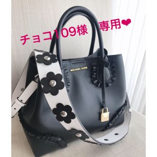 マイケルコース(Michael Kors)のSALE ❤︎ マイケルコース ❤︎ フラワーストラップ  ホワイト 森星(その他)