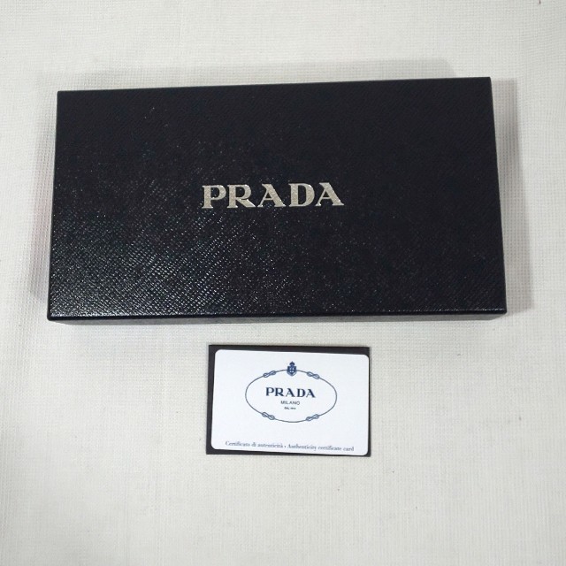 PRADA(プラダ)のPRADA 長財布 新品未使用品です。 レディースのファッション小物(財布)の商品写真