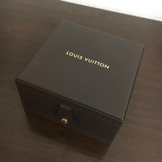 LOUIS VUITTON(ルイヴィトン)のルイヴィトン  ジュエリー　ケース　ネックレス　純正　箱 レディースのファッション小物(その他)の商品写真