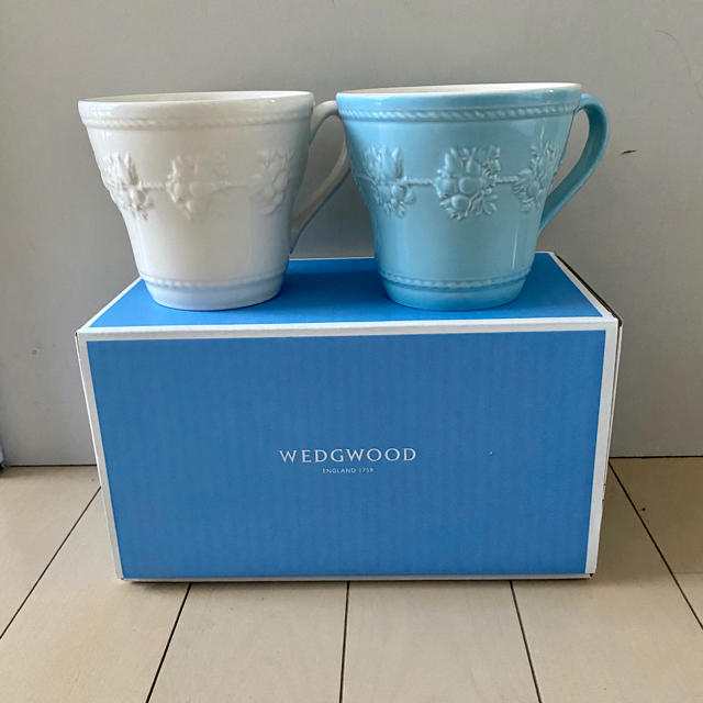 WEDGWOOD(ウェッジウッド)のウェッジウッド wedgwood  ペアマグカップ 新品 インテリア/住まい/日用品のキッチン/食器(グラス/カップ)の商品写真