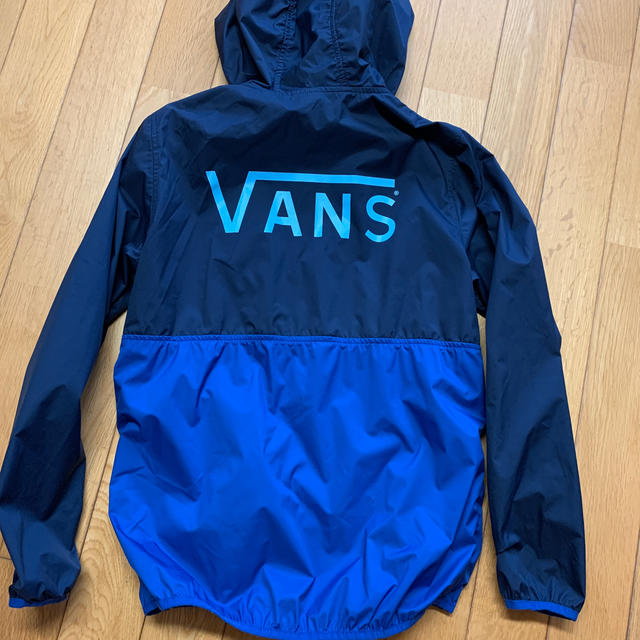 VANS(ヴァンズ)のvansナイロンパーカー美品！ レディースのジャケット/アウター(ナイロンジャケット)の商品写真