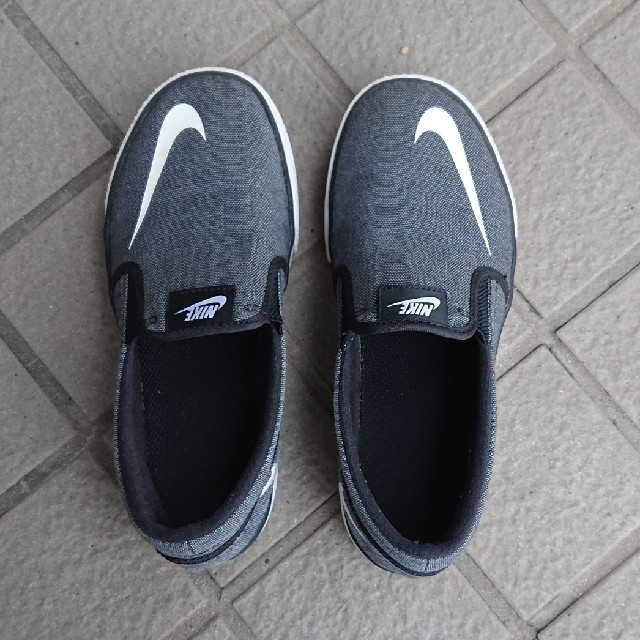 NIKE(ナイキ)のNIKE スリッポン 20.5cm キッズ/ベビー/マタニティのキッズ靴/シューズ(15cm~)(スリッポン)の商品写真