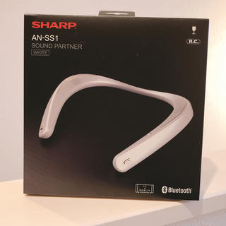 シャープ(SHARP)の美品！人気の白！ネックスピーカー SHARP AN-SS1-W(ヘッドフォン/イヤフォン)