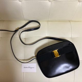 サルヴァトーレフェラガモ(Salvatore Ferragamo)の極　美品　サルヴァトーレ  フェラガモ ヴァラ　ショルダー　バッグ　ポシェット(ショルダーバッグ)