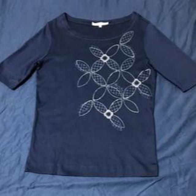 HANAE MORI(ハナエモリ)の美品 ALMA EN ROSE ネイビー フラワー刺繍 ４分袖Tシャツ 38 レディースのトップス(Tシャツ(半袖/袖なし))の商品写真