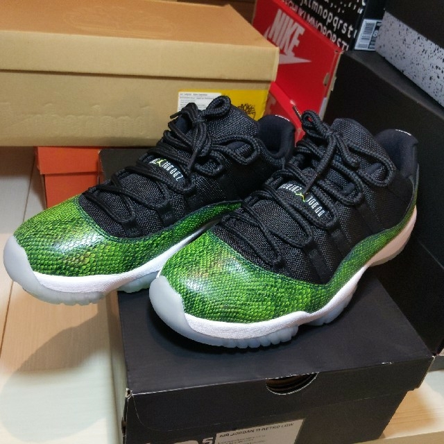 スニーカーAIR JORDAN 11 RETRO LOW GREEN SNAKE 27.5