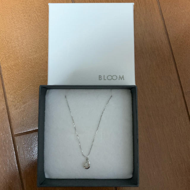 bloom シルバーキュービックジルコニアしずくネックレス