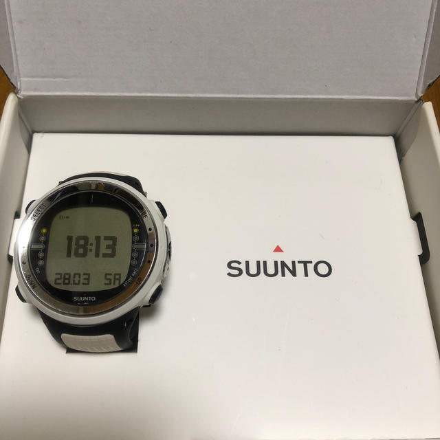 SUUNTO(スント)のSUUNTO Ｄ４　ダイブコンピューター スポーツ/アウトドアのスポーツ/アウトドア その他(マリン/スイミング)の商品写真