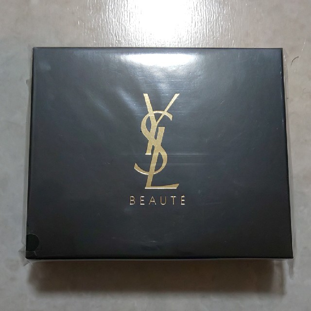 Yves Saint Laurent Beaute(イヴサンローランボーテ)のYVES SAINT LAURENT 新品ブレスレット レディースのアクセサリー(ブレスレット/バングル)の商品写真