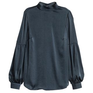 エイチアンドエム(H&M)のH&M サテンスタンドカラーブラウス ダークブルー 38サイズ タグ付き未使用品(シャツ/ブラウス(長袖/七分))