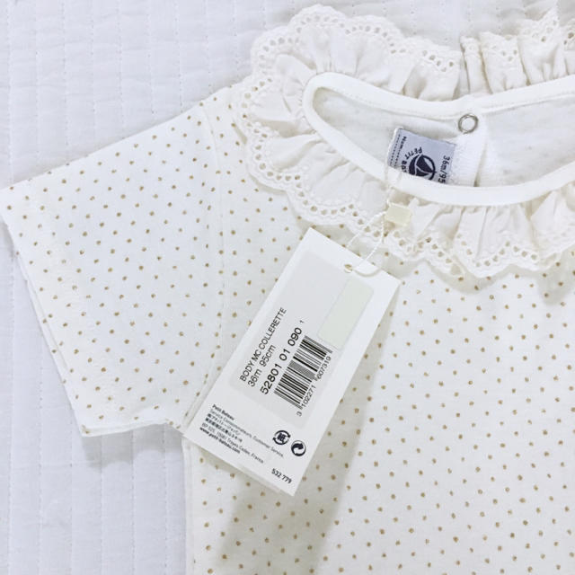 PETIT BATEAU(プチバトー)の新品未使用  プチバトー  衿付き  半袖ボディ  36m キッズ/ベビー/マタニティのキッズ服女の子用(90cm~)(Tシャツ/カットソー)の商品写真