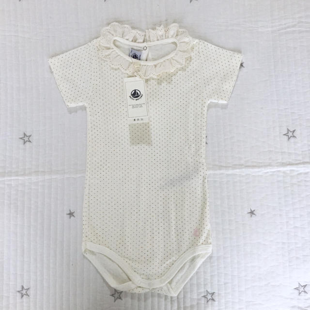 PETIT BATEAU(プチバトー)の新品未使用  プチバトー  衿付き  半袖ボディ  36m キッズ/ベビー/マタニティのキッズ服女の子用(90cm~)(Tシャツ/カットソー)の商品写真