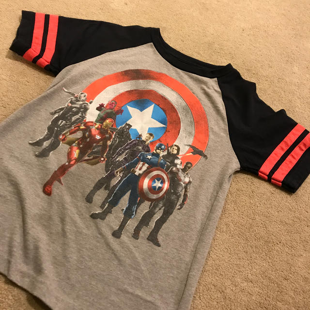 MARVEL(マーベル)のMARVEL。キャプテンアメリカシリーズ。Tシャツ。 キッズ/ベビー/マタニティのキッズ服男の子用(90cm~)(Tシャツ/カットソー)の商品写真