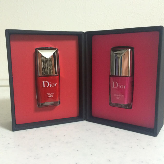 Christian Dior(クリスチャンディオール)のDior 999 661ネイル 新品 コスメ/美容のネイル(マニキュア)の商品写真