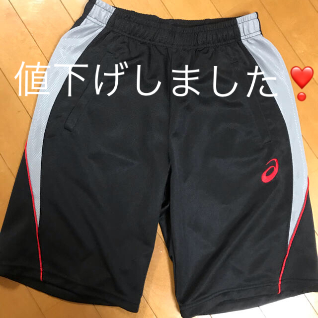 asics(アシックス)のアシックス  asicsハーフパンツ　黒地×赤×グレー　おまけパンツ付き(^^) メンズのパンツ(ショートパンツ)の商品写真