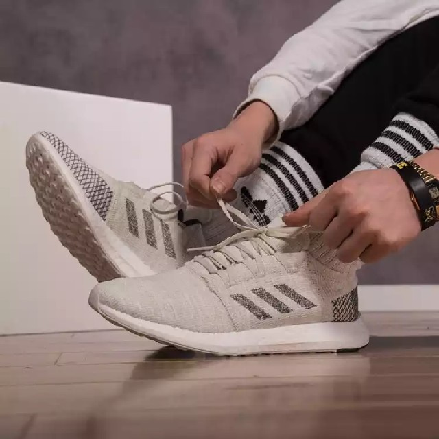 adidas(アディダス)の最値定価14300円!新品!アディダス ピュアブースト スニーカー 26.5 メンズの靴/シューズ(スニーカー)の商品写真