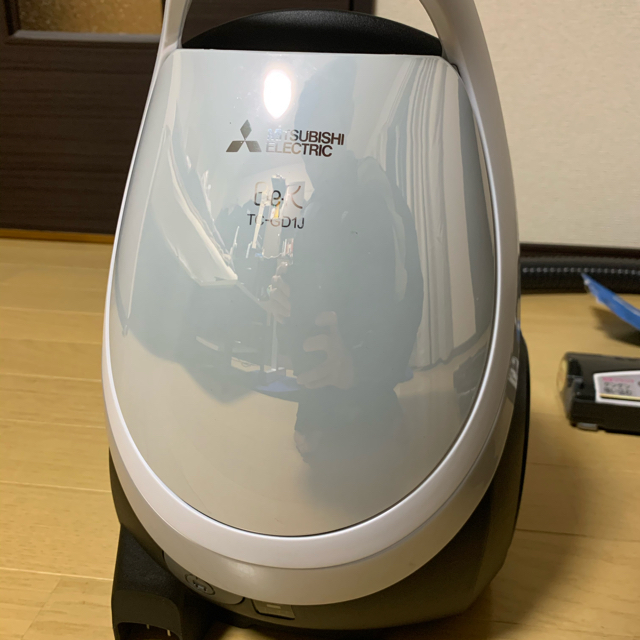 三菱電機(ミツビシデンキ)の【くぅらる様専用】三菱 紙パック式クリーナーコード式 TC-GD1J-W スマホ/家電/カメラの生活家電(掃除機)の商品写真