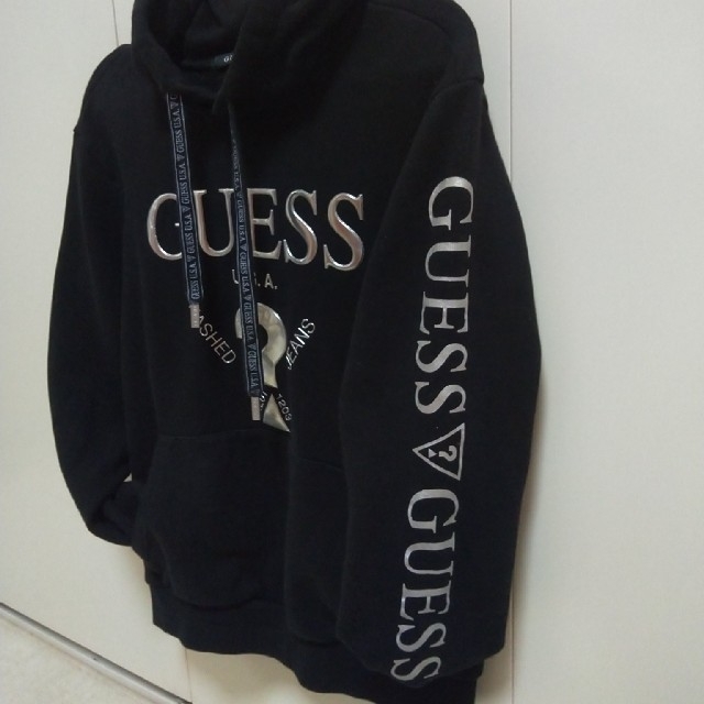 GUESS(ゲス)の長袖パーカー GUESS メンズのトップス(パーカー)の商品写真