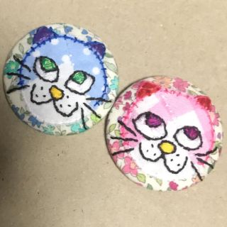 猫　ブローチ　ねこ　バッジ   ハンドメイド　2つセット(コサージュ/ブローチ)