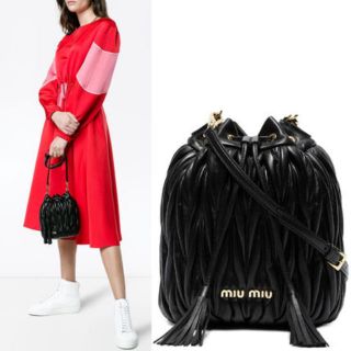 ミュウミュウ(miumiu)のショルダーバッグ(ショルダーバッグ)