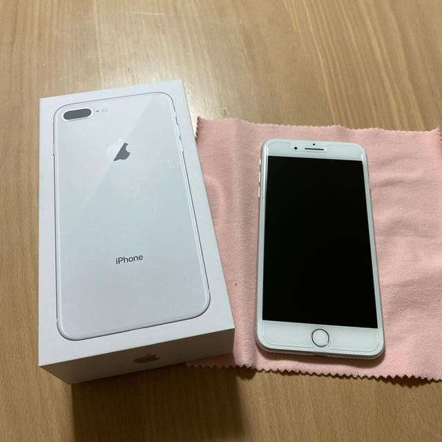 Apple(アップル)のiPhone８plus☆au☆64GB☆シルバー☆美品☆オマケ付☆制限◯☆ スマホ/家電/カメラのスマートフォン/携帯電話(スマートフォン本体)の商品写真