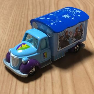 アナトユキノジョオウ(アナと雪の女王)のトミカ×Disney   グッディキャリー アナと雪の女王(ミニカー)