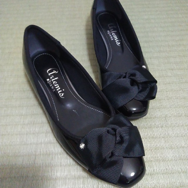 DIANA(ダイアナ)のダイアナ　パンプス　エナメル素材　サイズ22.5 レディースの靴/シューズ(ハイヒール/パンプス)の商品写真