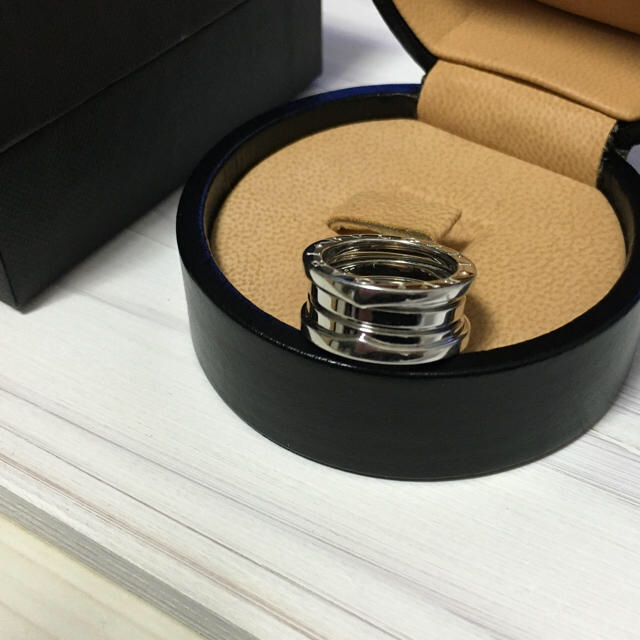 BVLGARI(ブルガリ)のBVLGARI  ビーゼロワン3バンドリング　K18WG レディースのアクセサリー(リング(指輪))の商品写真