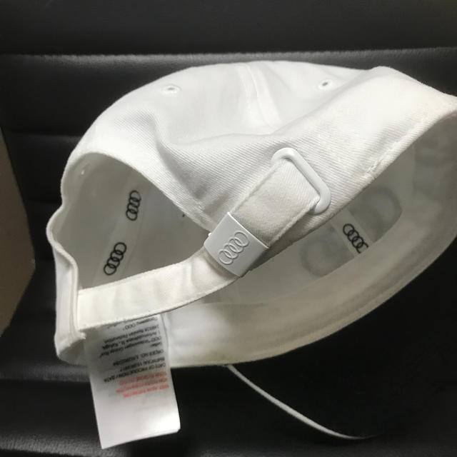 AUDI(アウディ)の美品 アウディ キャップ  帽子  白 メンズの帽子(キャップ)の商品写真