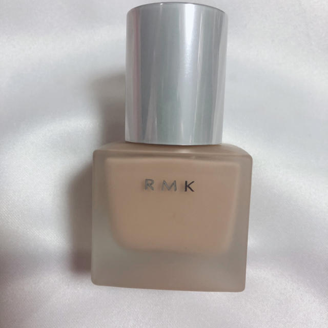 RMK(アールエムケー)のRMK リクイドファンデーション 103 コスメ/美容のベースメイク/化粧品(ファンデーション)の商品写真
