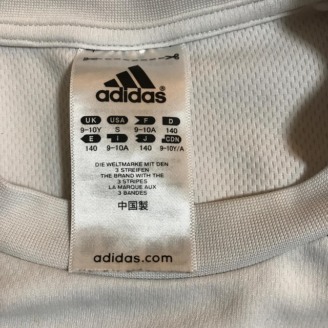 adidas(アディダス)のadidas  アディダス　　Tシャツ　140 スポーツ/アウトドアのサッカー/フットサル(ウェア)の商品写真