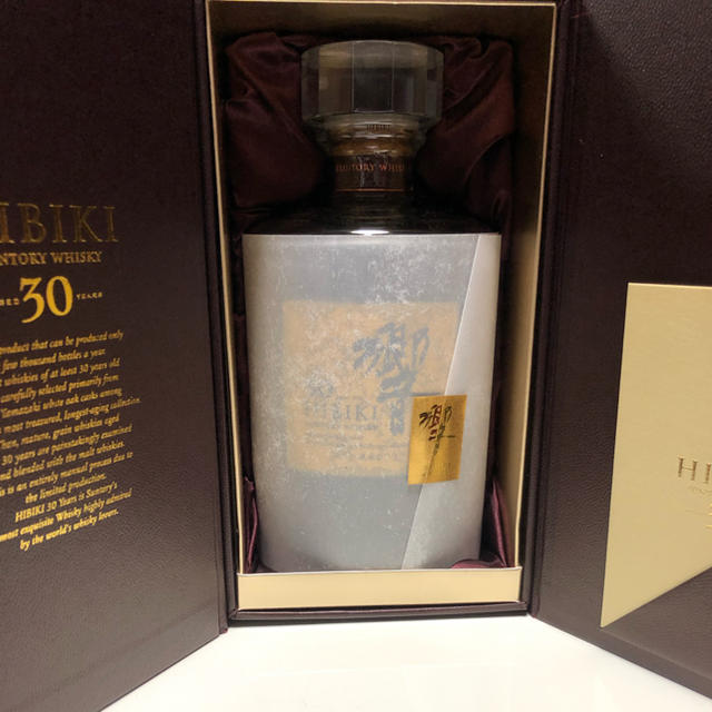 サントリー(サントリー)のサントリー ウイスキー 響30年 700ml SUNTORY 化粧箱入 食品/飲料/酒の酒(ウイスキー)の商品写真