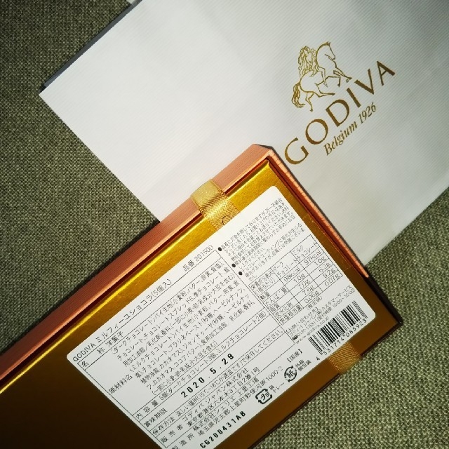 chocolate(チョコレート)の【専用】GODIVA  ゴディバ  ミルフィーユショコラ  ５個入り 食品/飲料/酒の食品(菓子/デザート)の商品写真