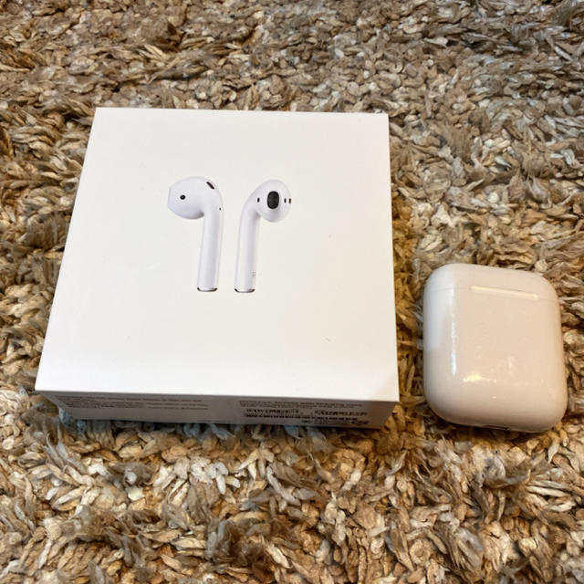 AirPods with Charging Case 第2世代 MV7N2J/Aのサムネイル